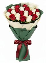 Букет Микс из красных и белых роз в Переволоцкий