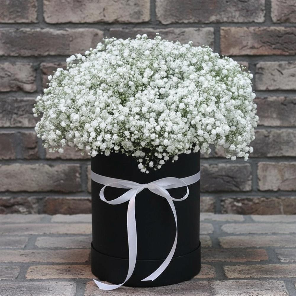 Цветочная композиция из Гипсофила в шляпной коробке в Переволоцкий