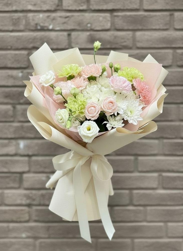 Букет цветов из: Гвоздики, Розы, Лизиантусы и Хризантемы в Переволоцкий