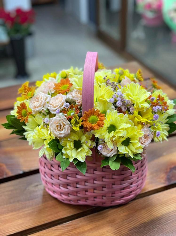 Цветочная композиция из Хризантемы и Розы в корзине в Переволоцкий